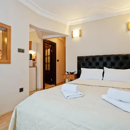 Royem Suites 3*