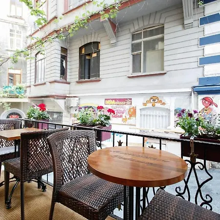 Royem Suites 3*
